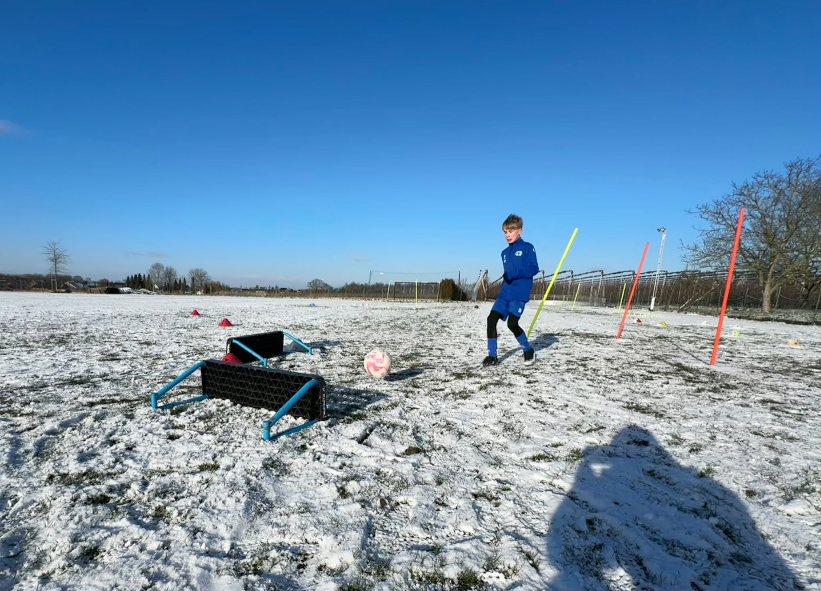Trainingssessie in de winter op het veld